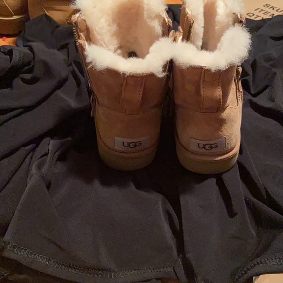 Chestnut Ugg’s - Picture 4 of 4
